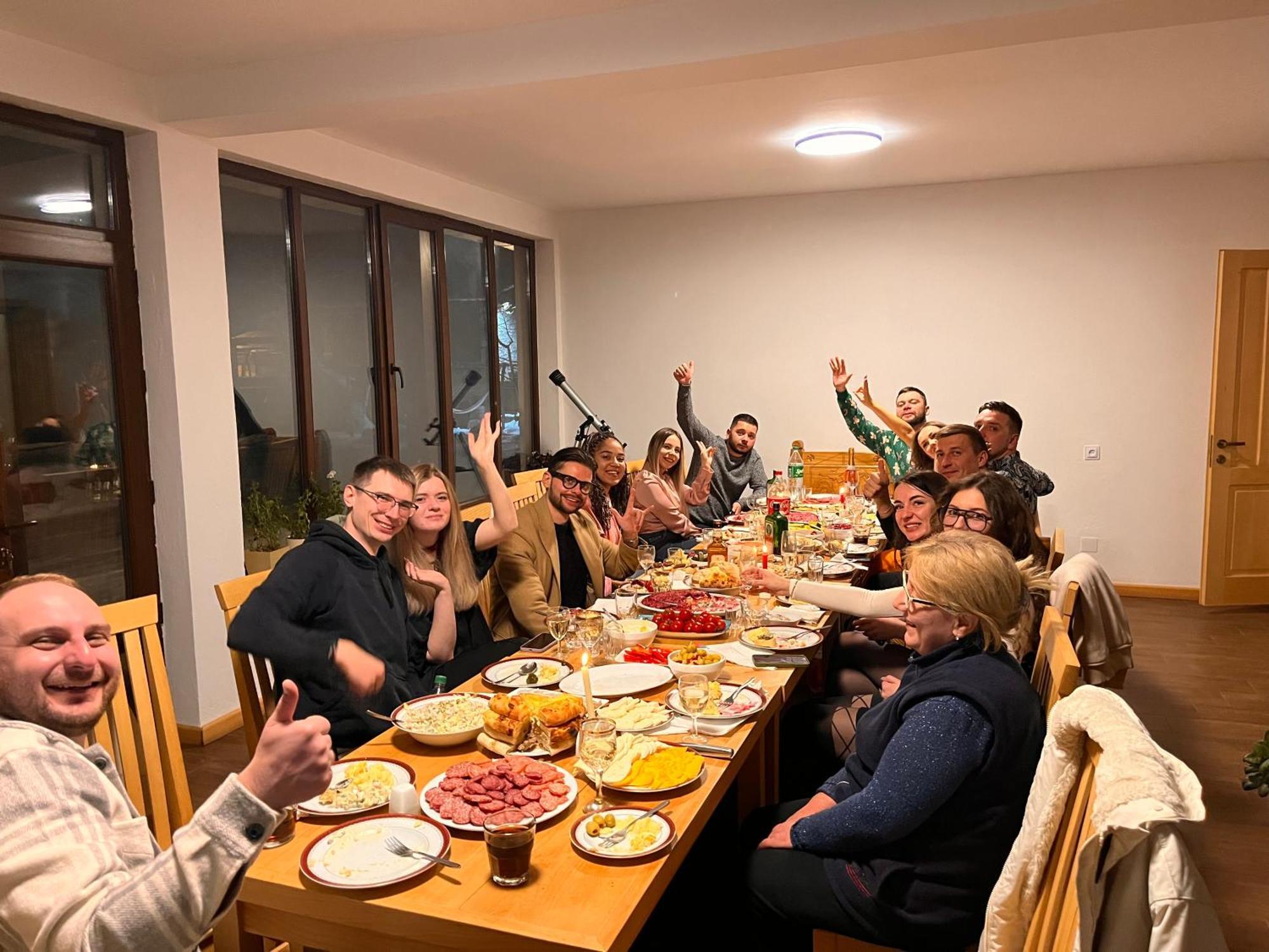 Beko'S Garden Inn Mestia Bagian luar foto